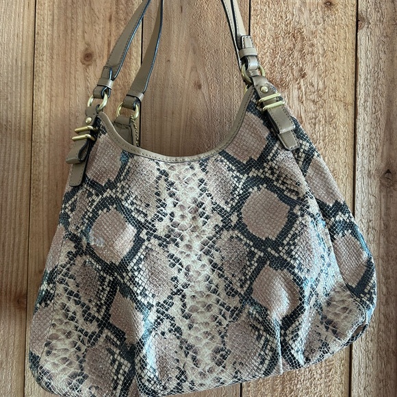 Coach Tan and Black Shoulder Bag with Elegant Design - Picture 2 of 5